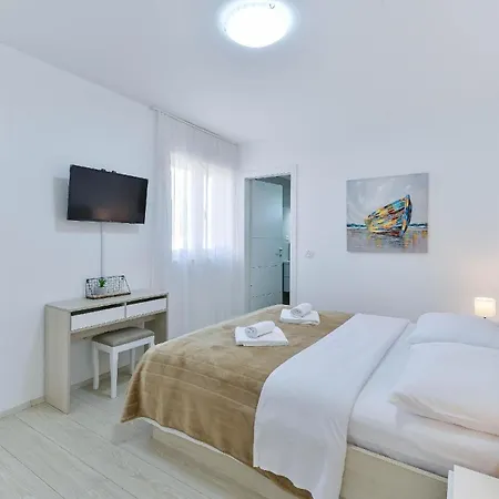 Ferienhaus Mit Privatpool Fuer 6 Personen Ca 180 Qm In Privlaka, Dalmatien Norddalmatien Privlaka (Zadar)