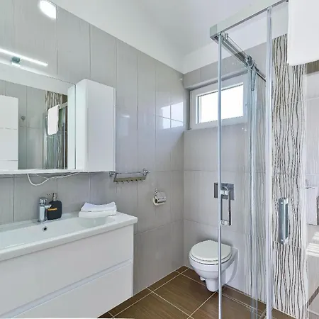 Feriehus Ferienhaus Mit Privatpool Fuer 6 Personen Ca 180 Qm In Privlaka, Dalmatien Norddalmatien Privlaka (Zadar)