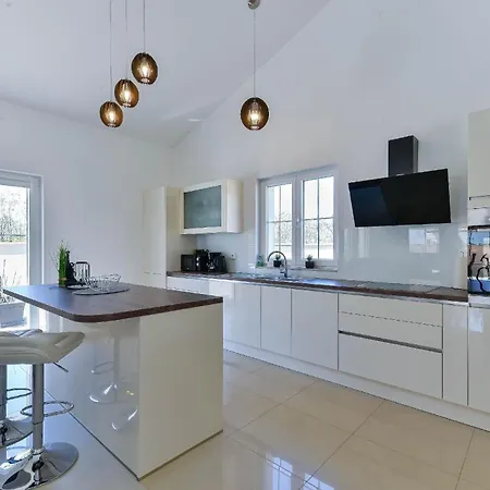 Feriehus Ferienhaus Mit Privatpool Fuer 6 Personen Ca 180 Qm In Privlaka, Dalmatien Norddalmatien *