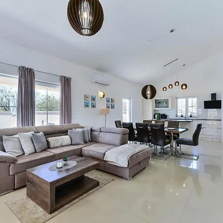 Ferienhaus Mit Privatpool Fuer 6 Personen Ca 180 Qm In Privlaka, Dalmatien Norddalmatien Feriehus Privlaka (Zadar)
